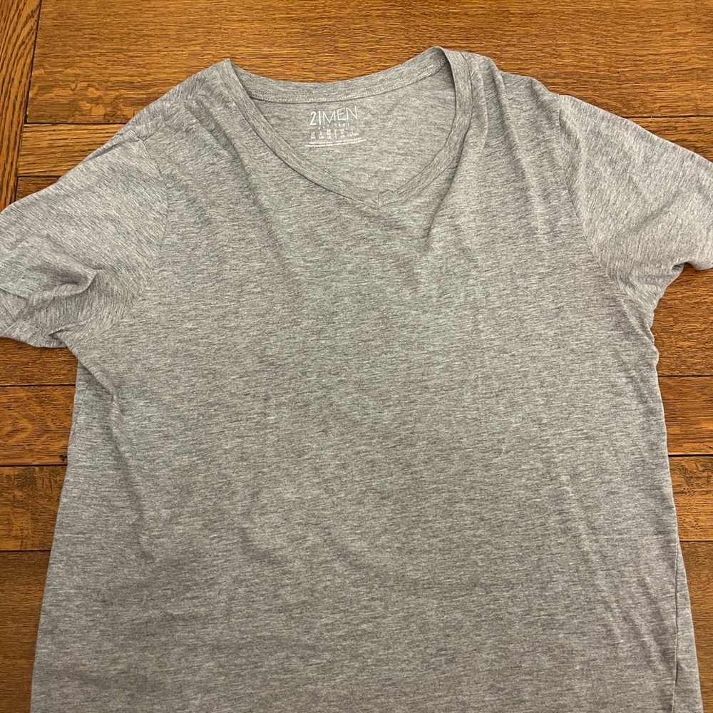 Zimmen Men’s Gray V-Neck T-Shirt